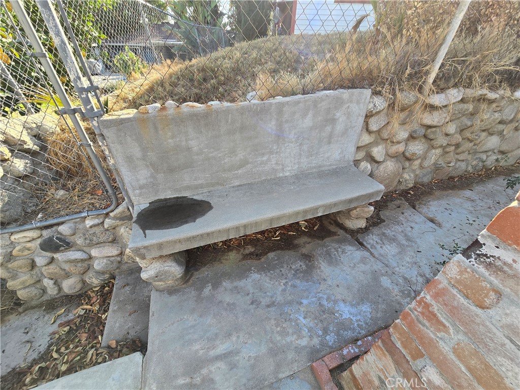 2789 Fairmount Boulevard Riverside, CA 92501 - Photo 56 of 74 a view of outdoor space