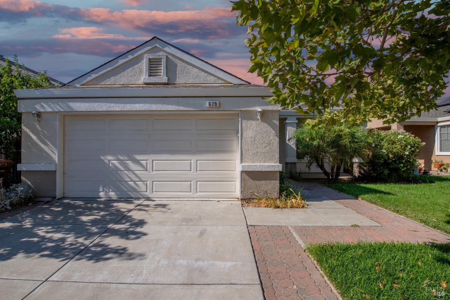 679 Anderson Way Rio Vista, CA 94571 - Photo 1 of 1 a front view of a house with garden
