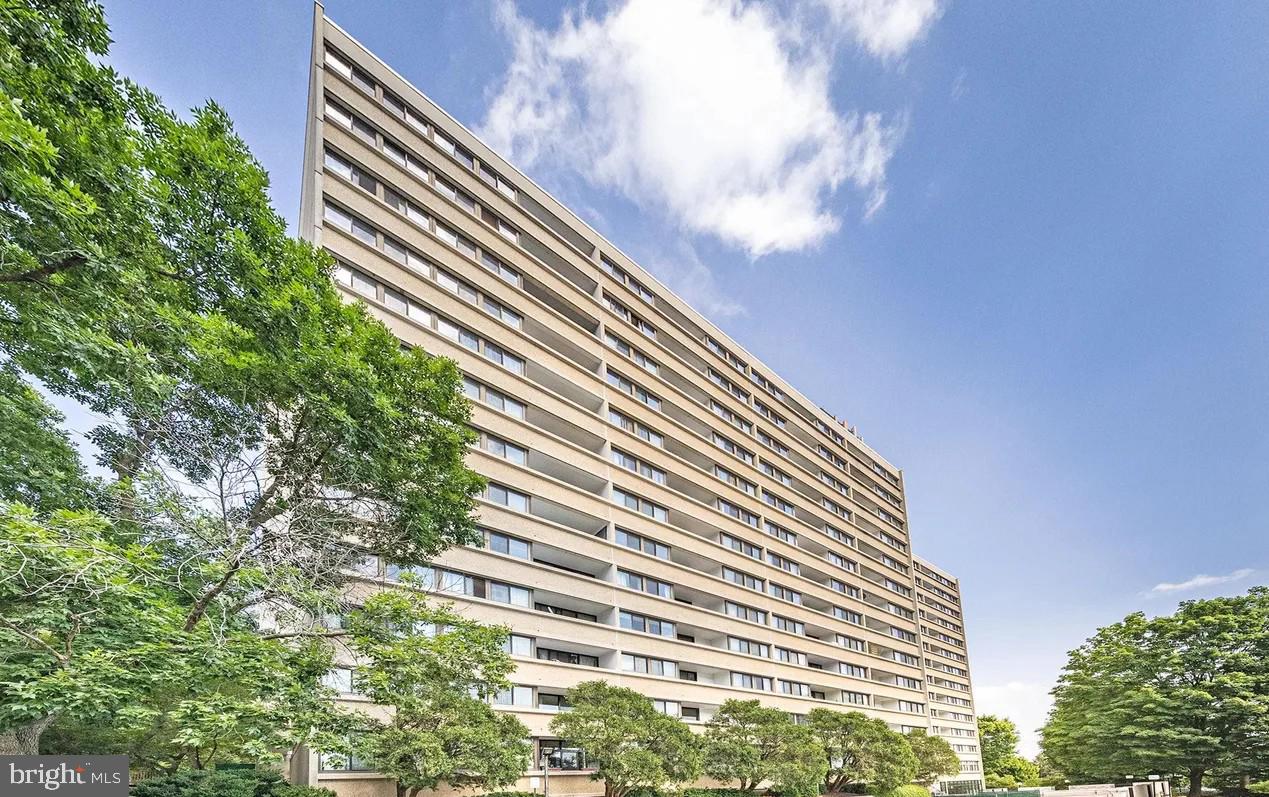 5911 Edsall Road, Unit 206 Alexandria, VA 22304 - Photo 3 of 40 a front view of a building