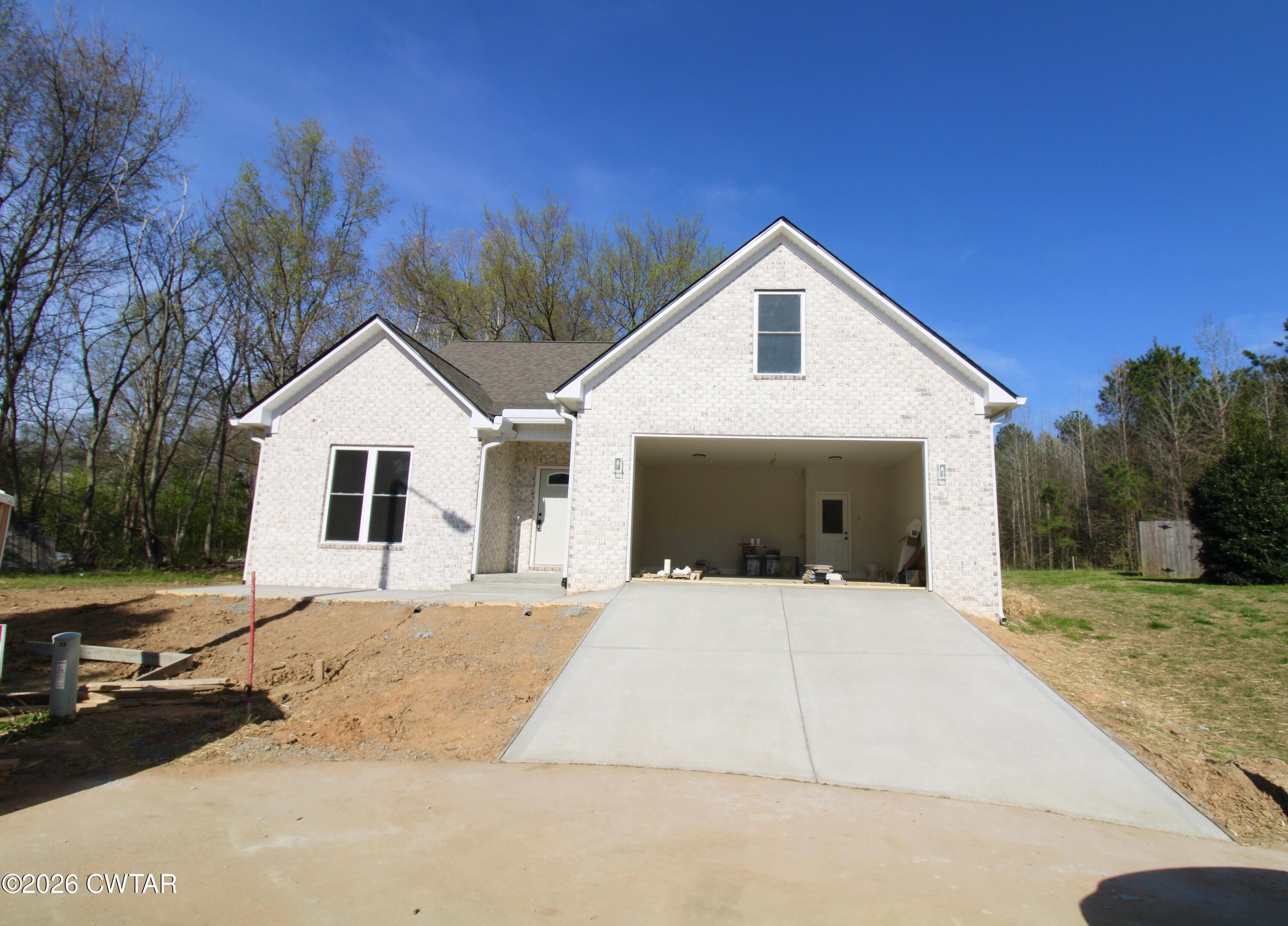 25 Weatherstone Drive Jackson, TN 38305 - Photo 2 of 15 a white house with a yard