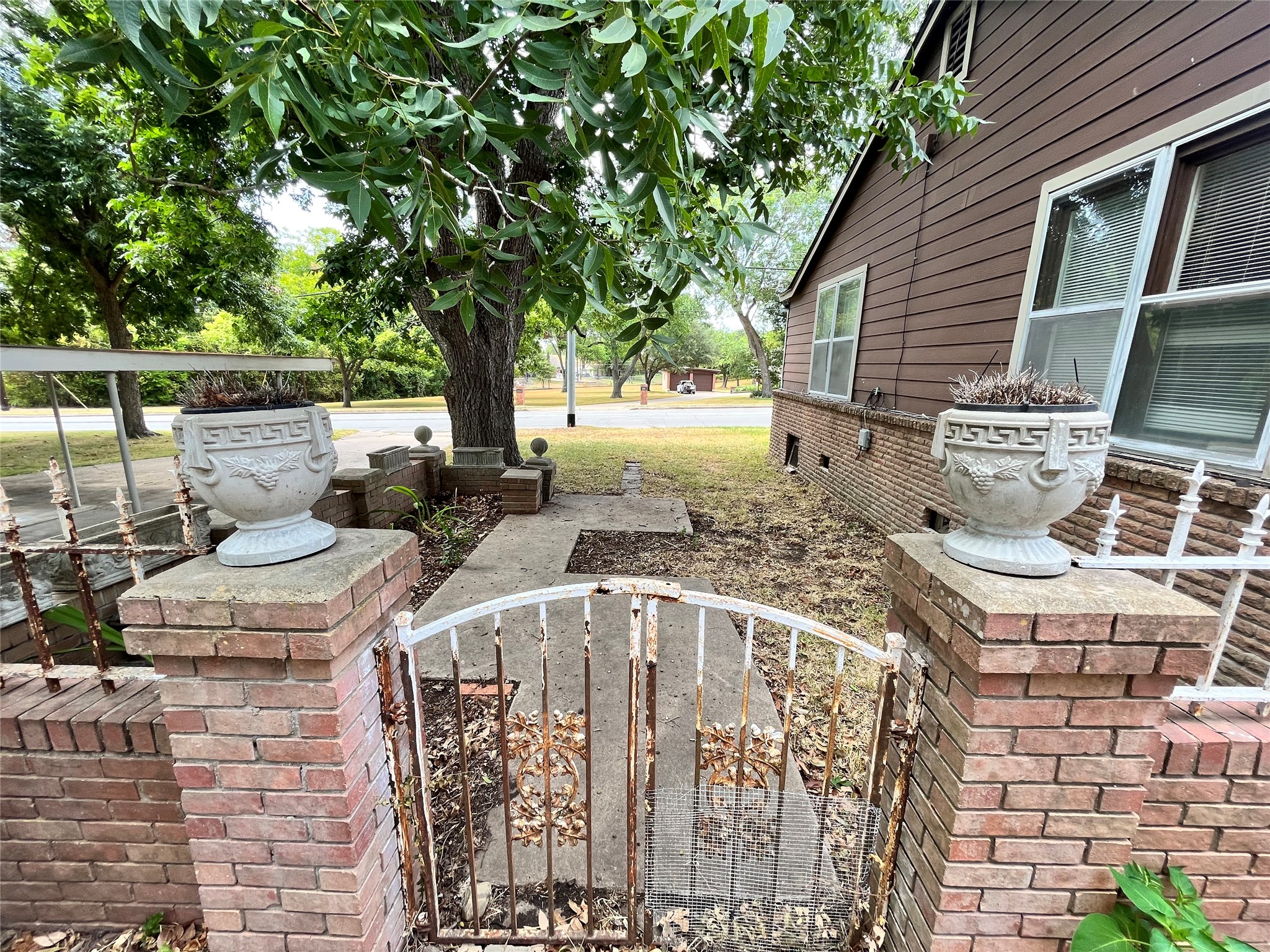 103 East Stone Street Brenham, TX 77833 - Photo 7 of 9