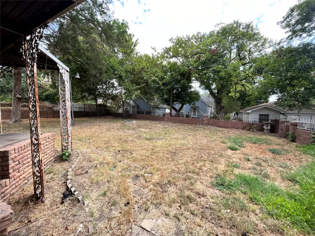 $1,350 | 103 East Stone Street, Brenham, TX 77833