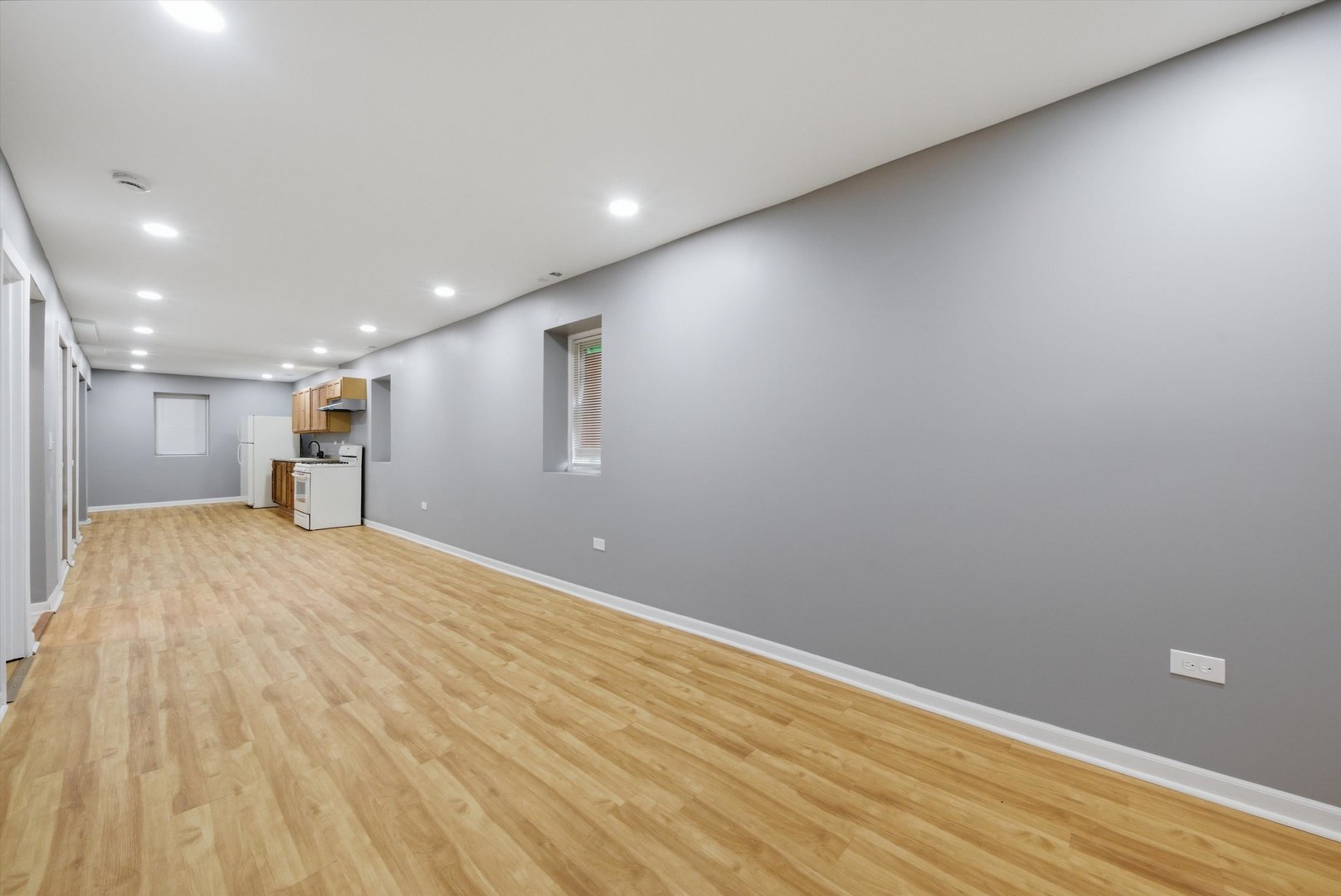 7828 South Escanaba Avenue Chicago, IL 60649 - Photo 25 of 41 a view of empty room with wooden floor