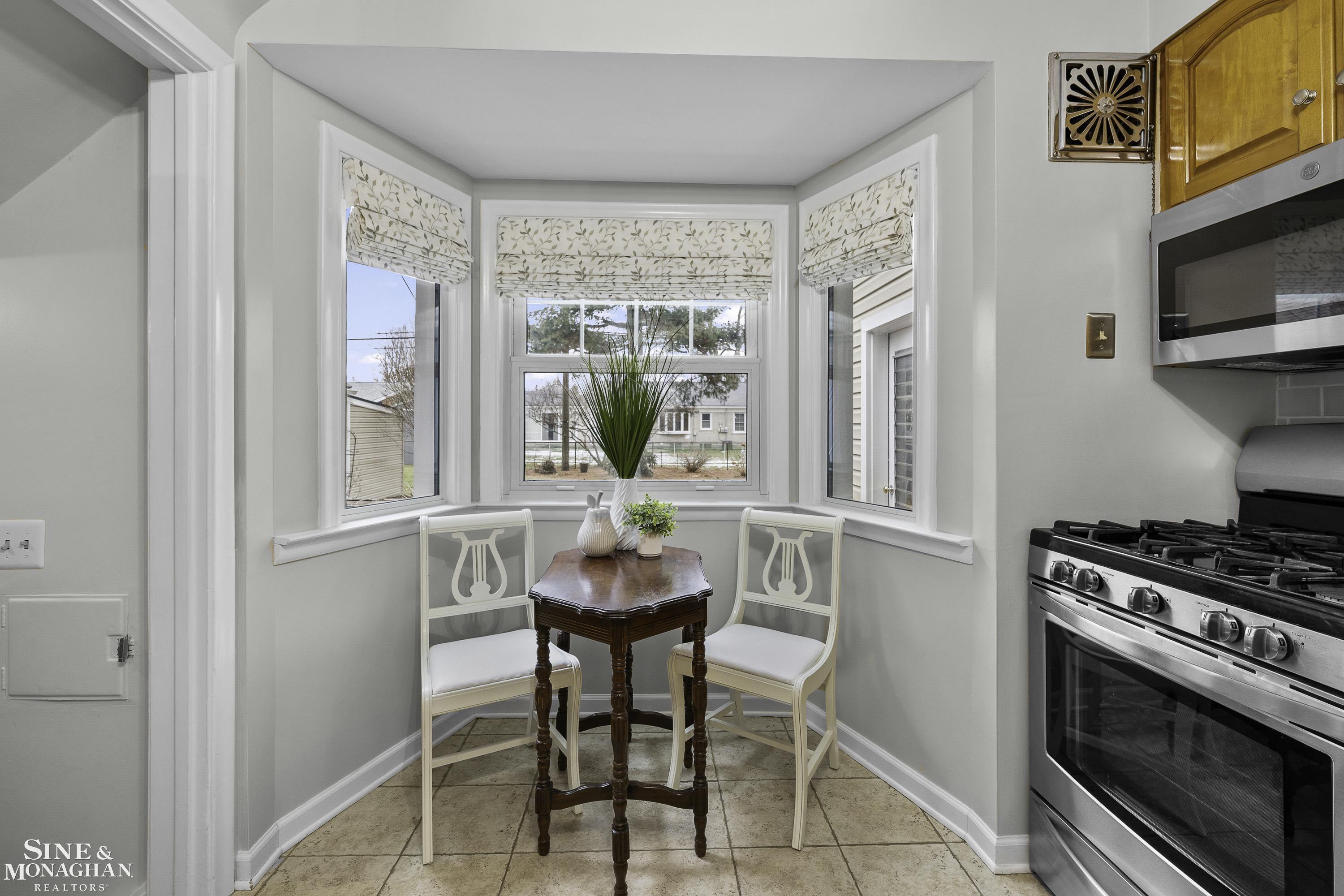 612 Hawthorne Road Grosse Pointe Woods, MI 48236 - Photo 9 of 51