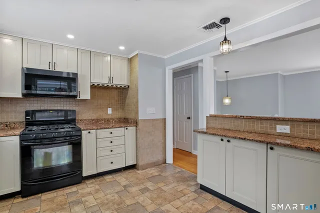 $589,000 | 25 Fairchild Road, Stratford, CT 06614