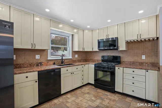 $589,000 | 25 Fairchild Road, Stratford, CT 06614