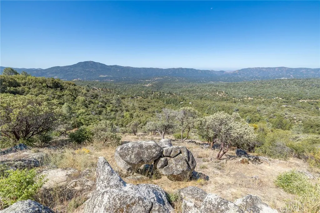 49 Old Yosemite Road Oakhurst, CA 93644 - Photo 16 of 41