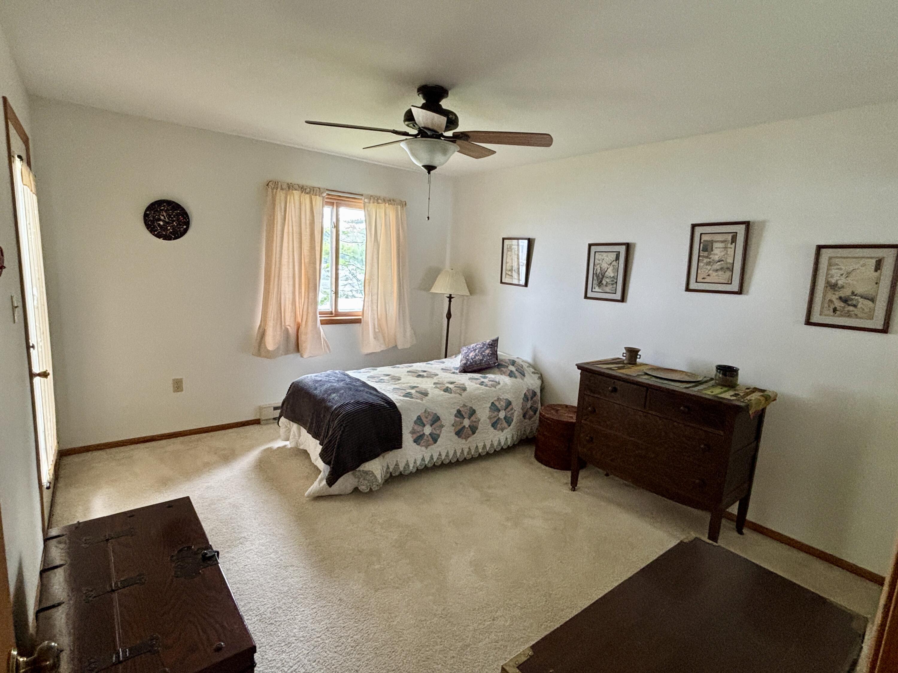 717 East Lakeview Road, Unit 8 Juneau, WI 53039 - Photo 7 of 33 IMG_7912