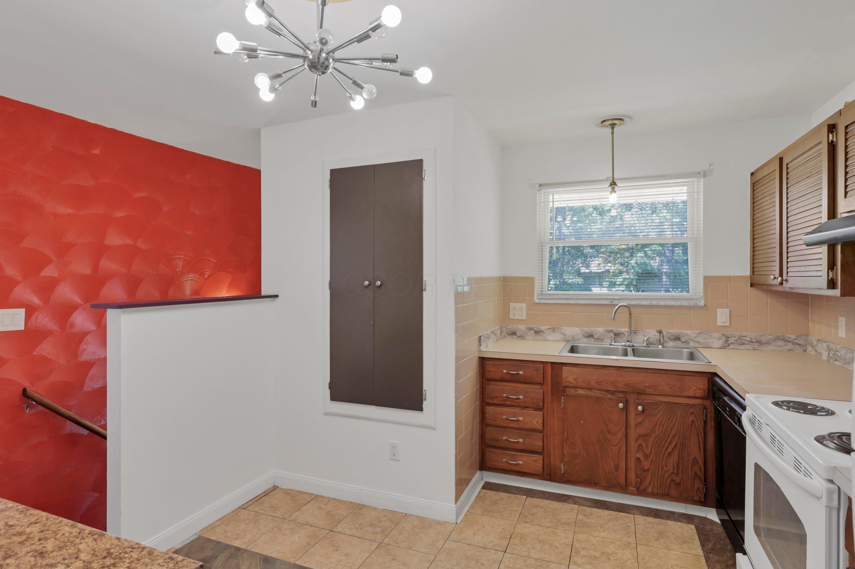1224 Belden Road Columbus, OH 43229 - Photo 12 of 46 011A0203
