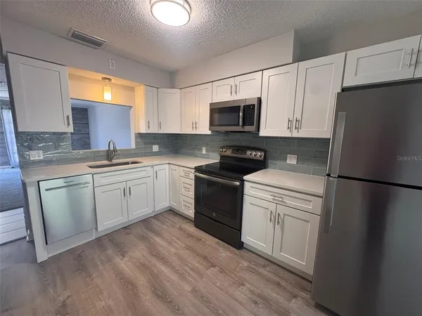 $1,625 | 843 Cambridge Court, Unit 843, Dunedin, FL 34698