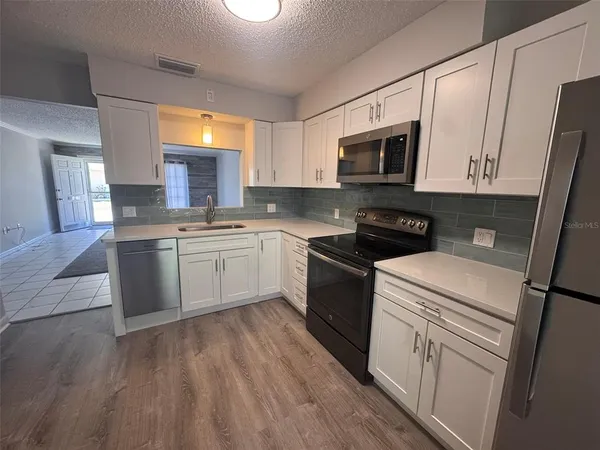 $1,625 | 843 Cambridge Court, Unit 843, Dunedin, FL 34698