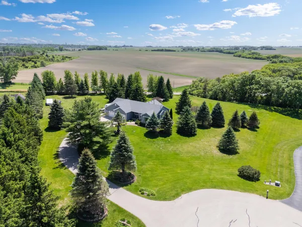 $750,000 | 23373 616th Street, Mantorville, MN 55955