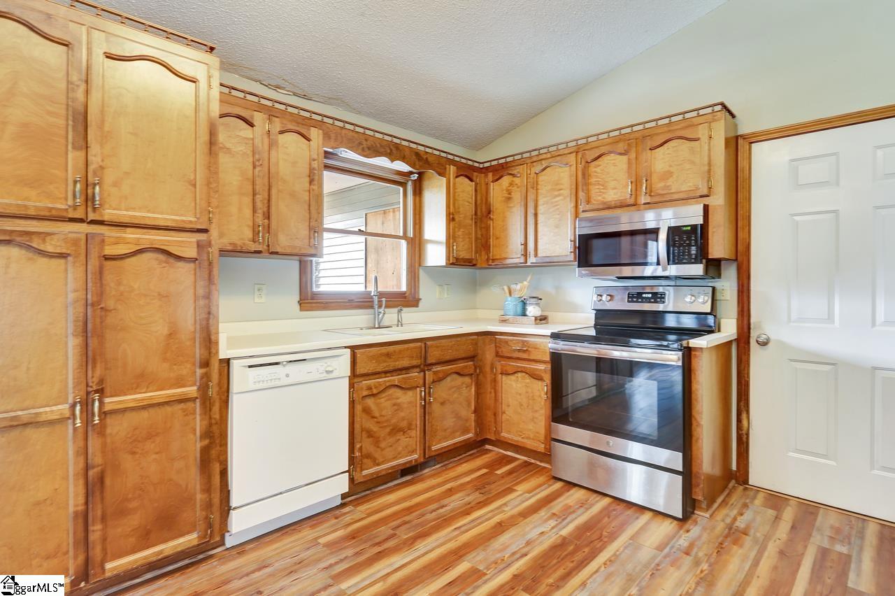 1287 Lake Cunningham Road Greer, SC 29651 - Photo 9 of 36