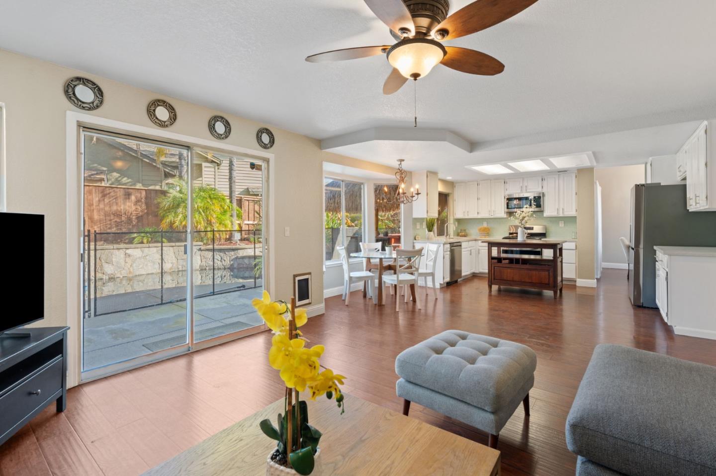 3335 Sandalwood Road Rocklin, CA 95765 - Photo 11 of 30 a living room with furniture and a flat screen tv