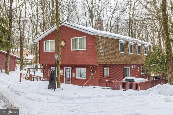 $735,000 | 28 Skye Drive, Lake Harmony, PA 18624