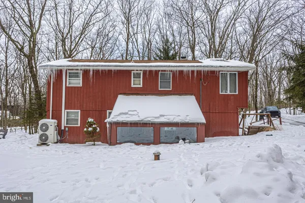 $735,000 | 28 Skye Drive, Lake Harmony, PA 18624