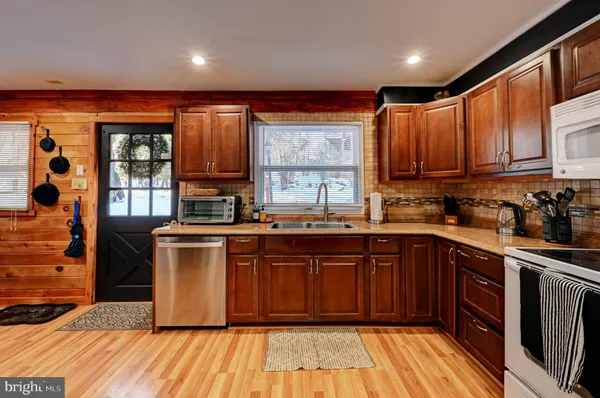 $735,000 | 28 Skye Drive, Lake Harmony, PA 18624