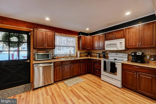 $735,000 | 28 Skye Drive, Lake Harmony, PA 18624