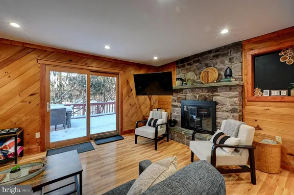 $735,000 | 28 Skye Drive, Lake Harmony, PA 18624