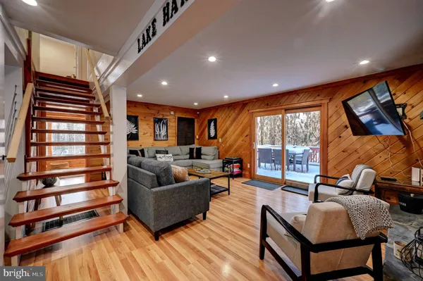 $735,000 | 28 Skye Drive, Lake Harmony, PA 18624