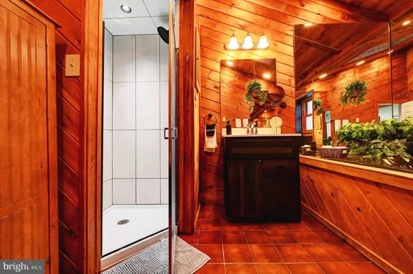 $735,000 | 28 Skye Drive, Lake Harmony, PA 18624