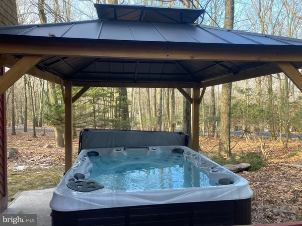 $735,000 | 28 Skye Drive, Lake Harmony, PA 18624