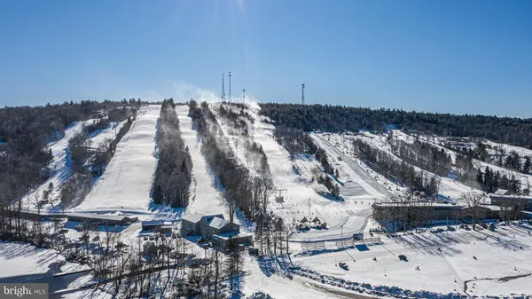 $735,000 | 28 Skye Drive, Lake Harmony, PA 18624