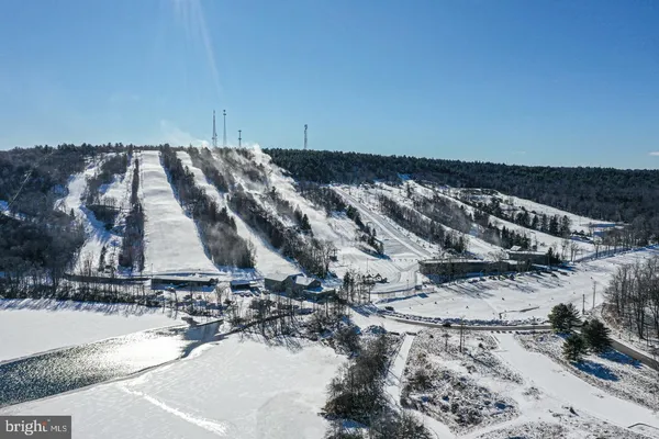 $735,000 | 28 Skye Drive, Lake Harmony, PA 18624