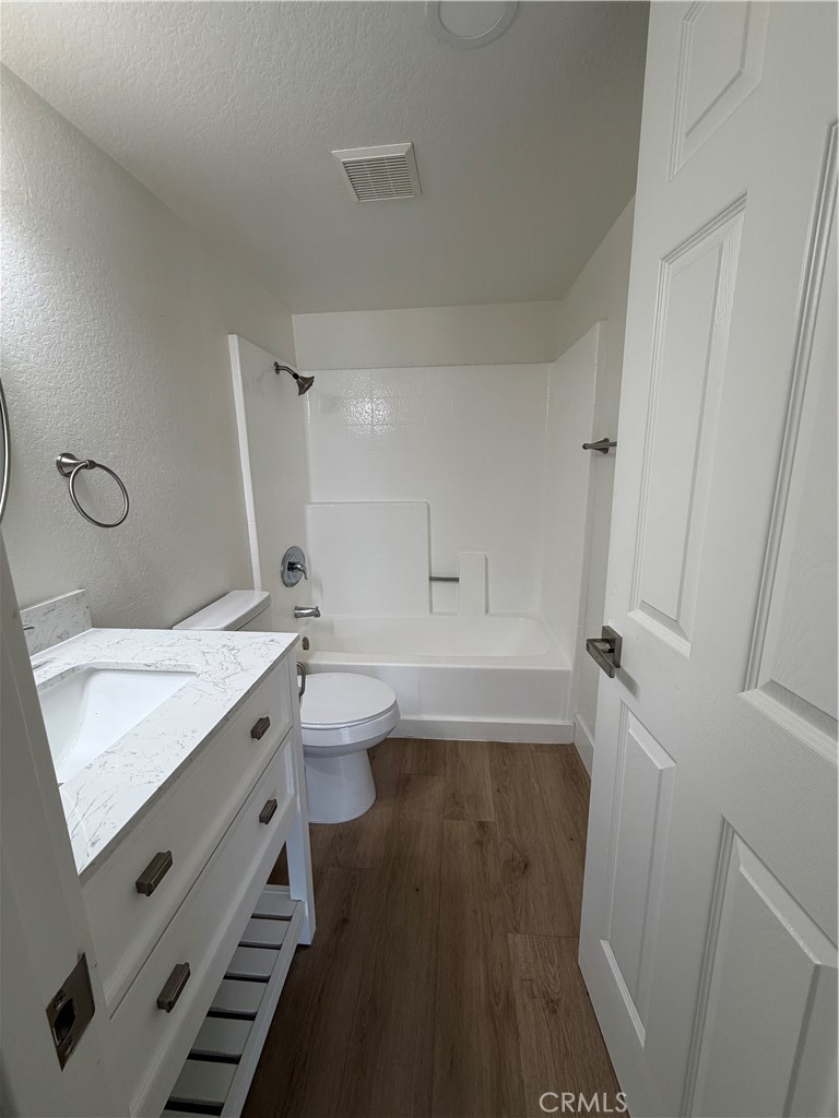 3535 Banbury Drive, Unit 178 Riverside, CA 92505 - Photo 9 of 23 Second Bathroom