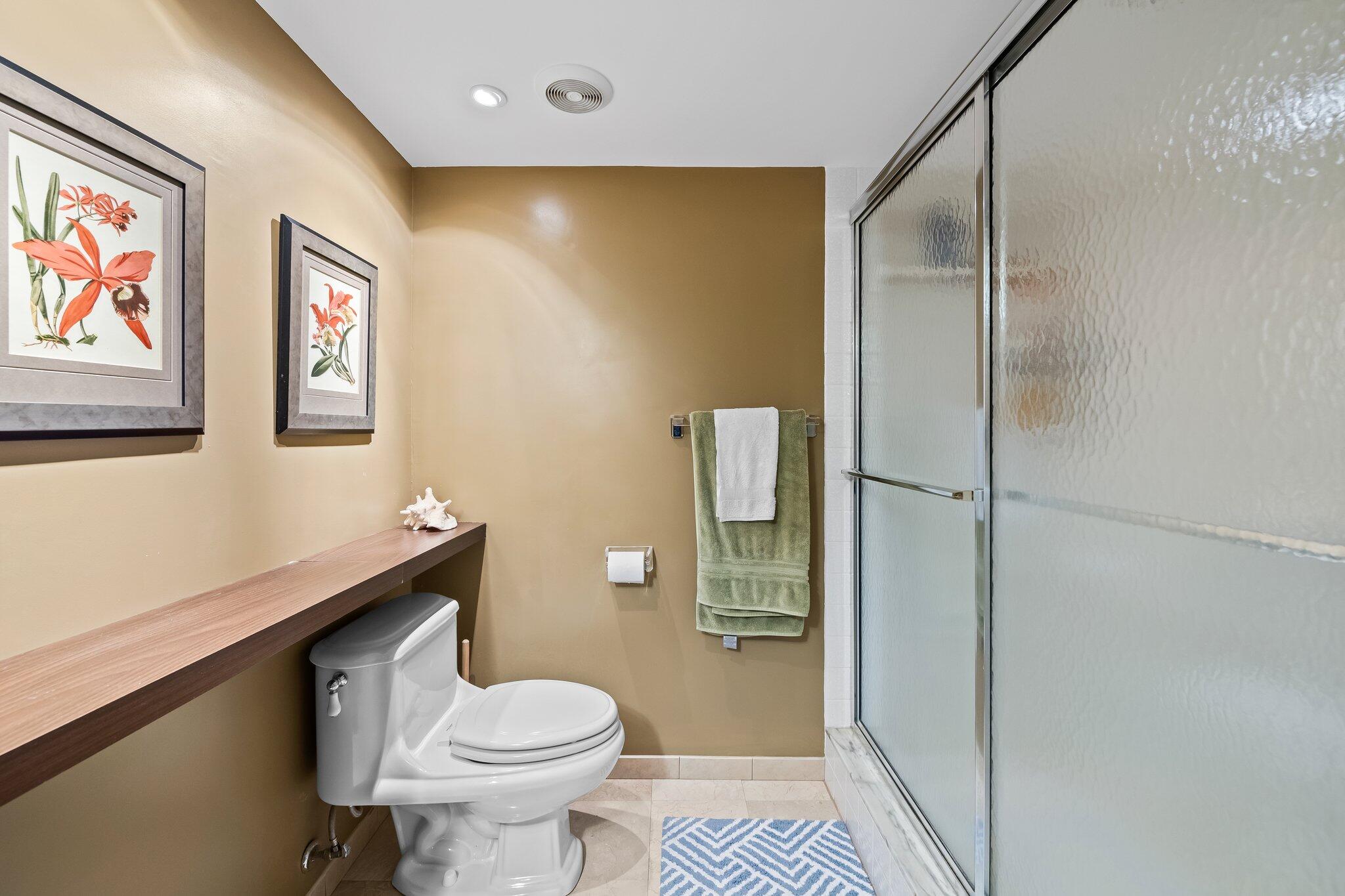3930 Inverrary Boulevard, Unit 608D Lauderhill, FL 33319 - Photo 13 of 31 Primary Bath