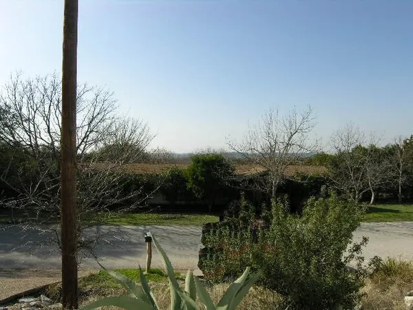 $1,000 | 7113 Comstock Cove, Unit RT SIDE, Lago Vista, TX 78645