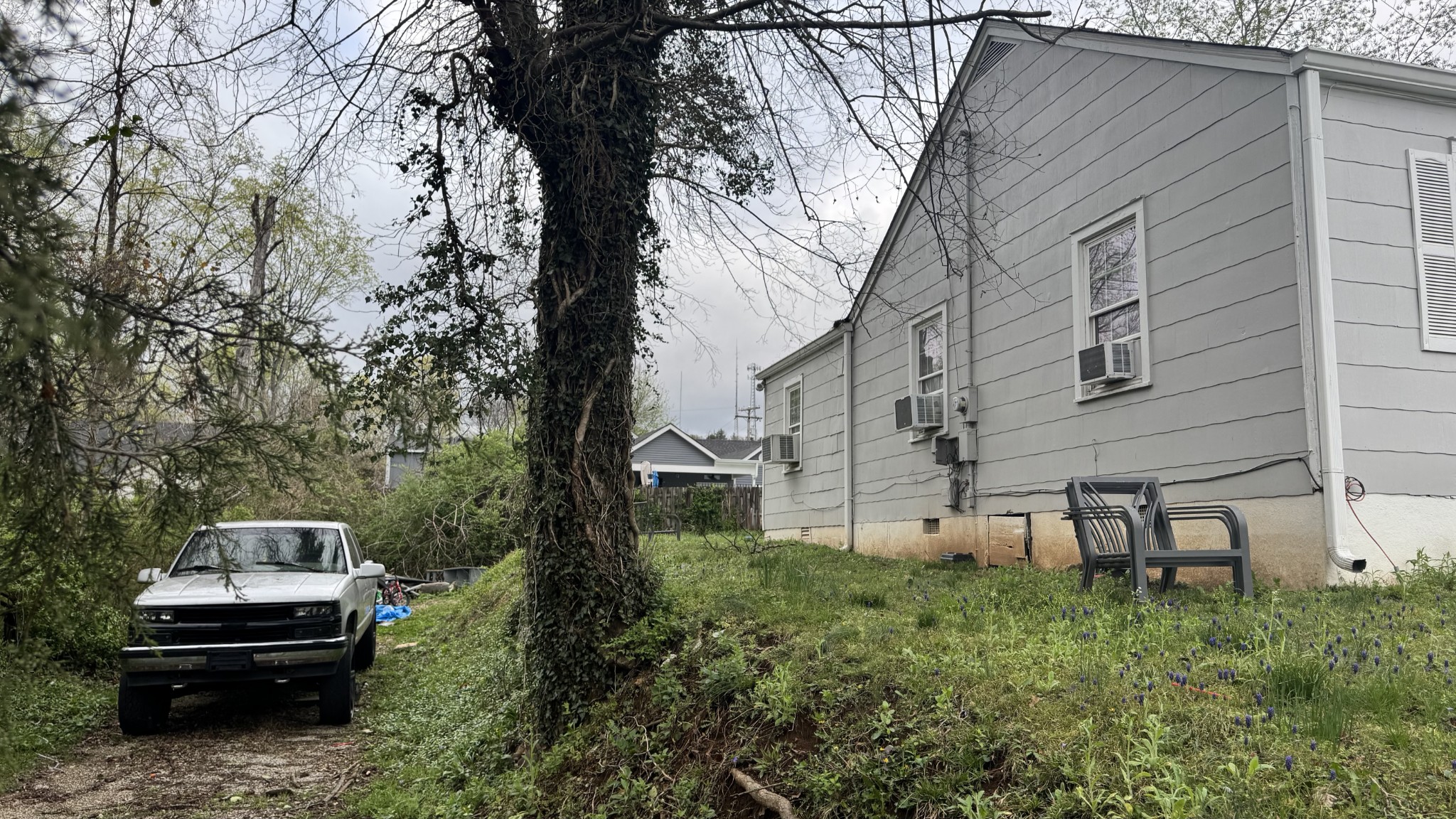 620 West 9th Street Columbia, TN 38401 - Photo 3 of 9 a view of a house with a back yard