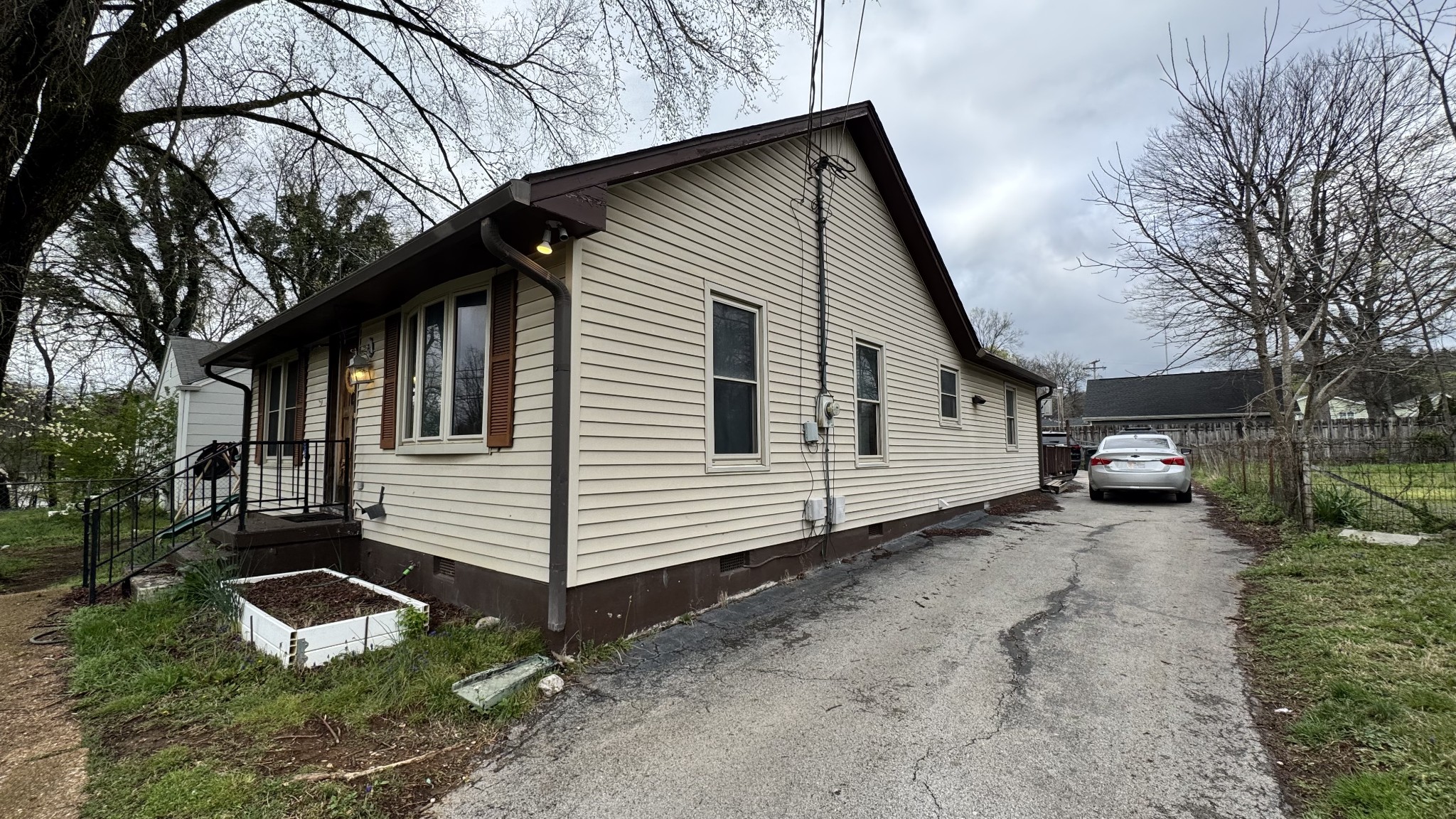 620 West 9th Street Columbia, TN 38401 - Photo 6 of 9 a view of a house with a yard