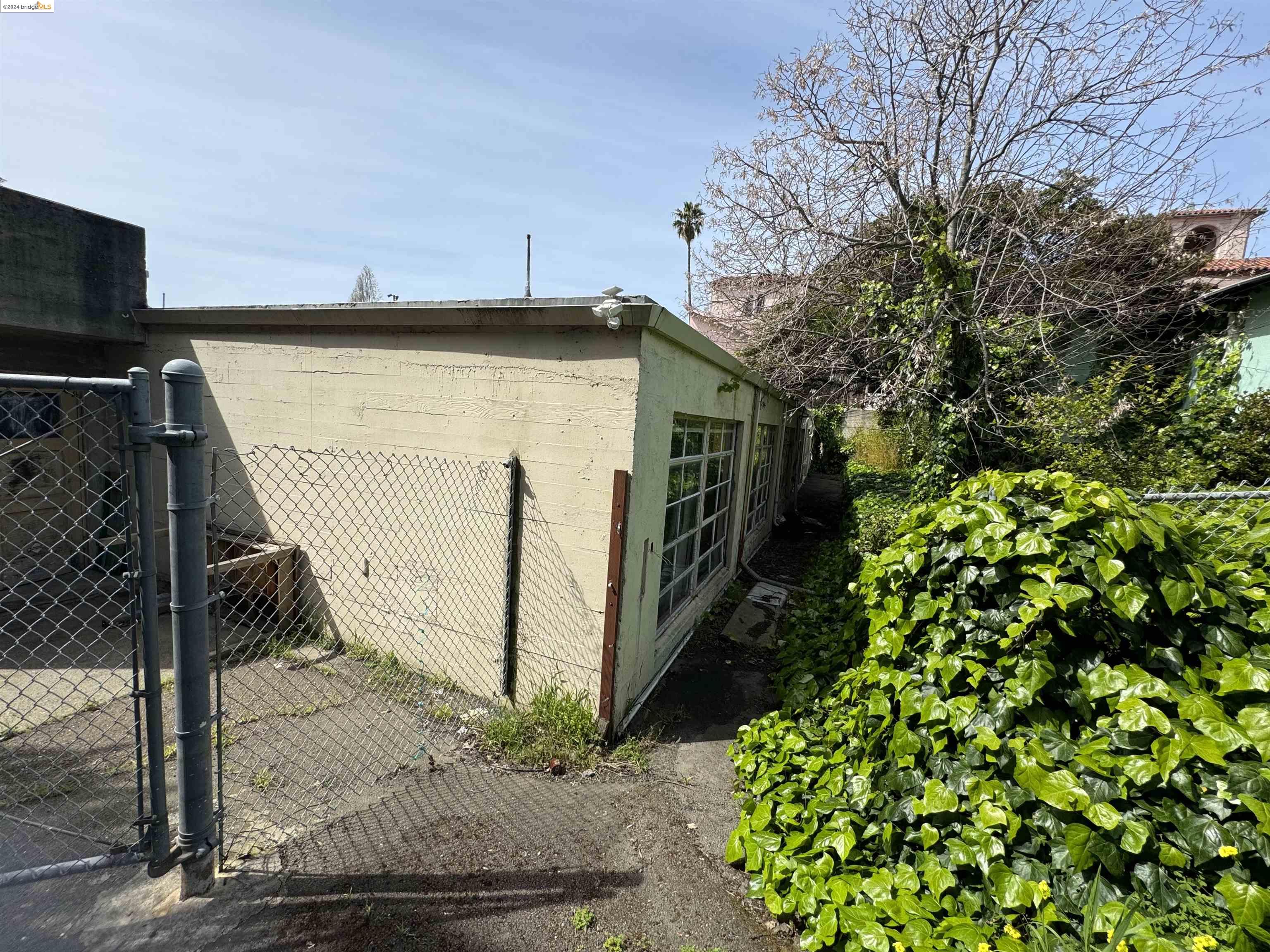 2330 Prince Street Berkeley, CA 94705 - Photo 28 of 55 a view of a backyard with pathway