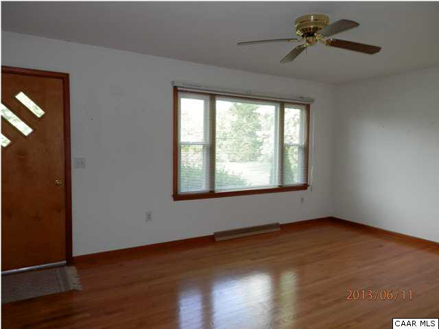 34416 Parker Road Locust Grove, VA 22508 - Photo 2 of 28 Living Room