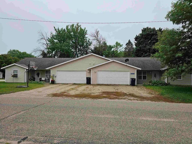 $375,000 | 105 West Clark Street, Plainfield, WI 54966