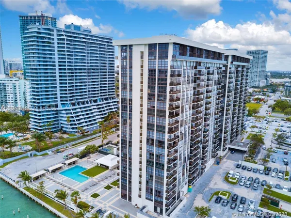 $3,100 | 600 Northeast 36th Street, Unit 417, Miami, FL 33137