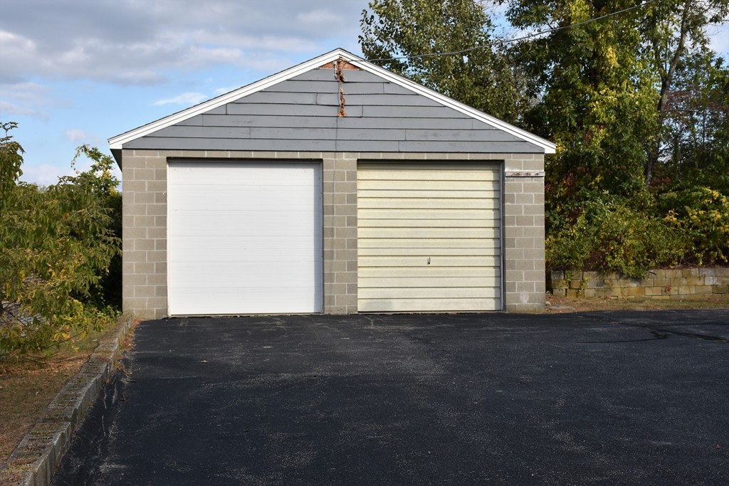 41 Thompson Road Webster, MA 01570 - Photo 2 of 30