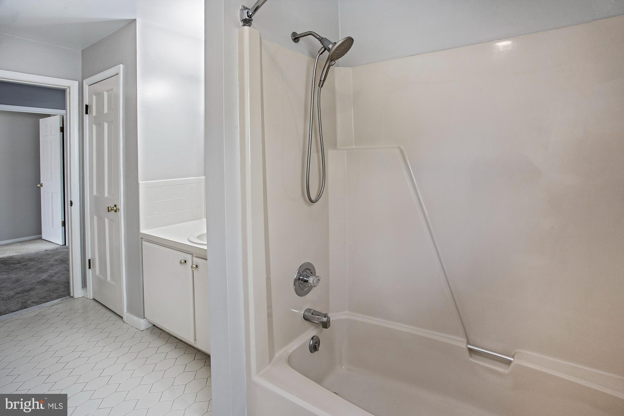 1139 Webster Drive Wilmington, DE 19803 - Photo 28 of 37 a bathroom with a bath tub