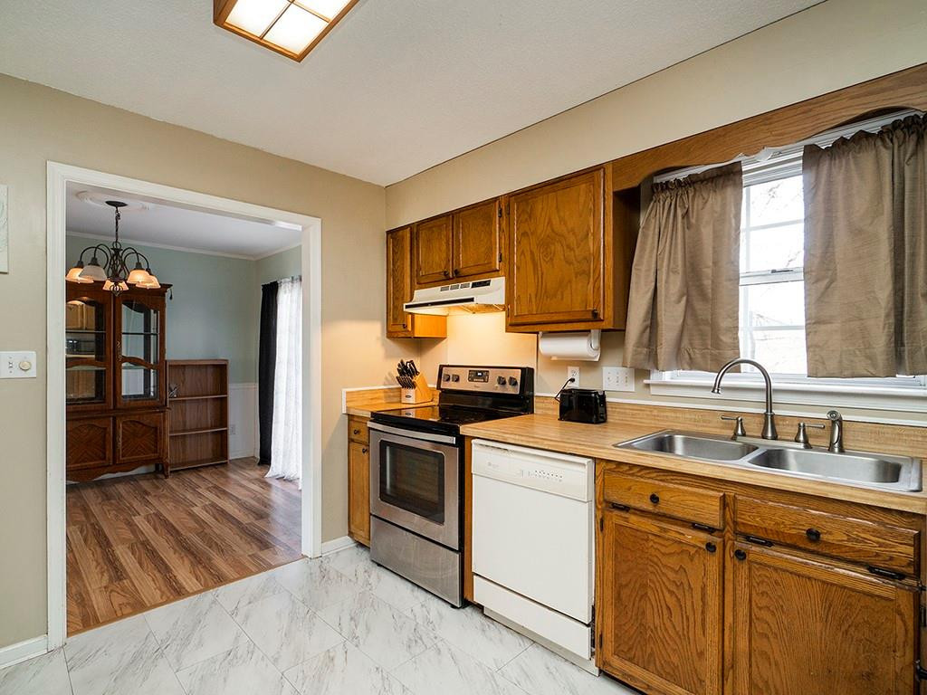 2043 Fox Run Road Burlington, NC 27215 - Photo 9 of 25 Gallery Image 9