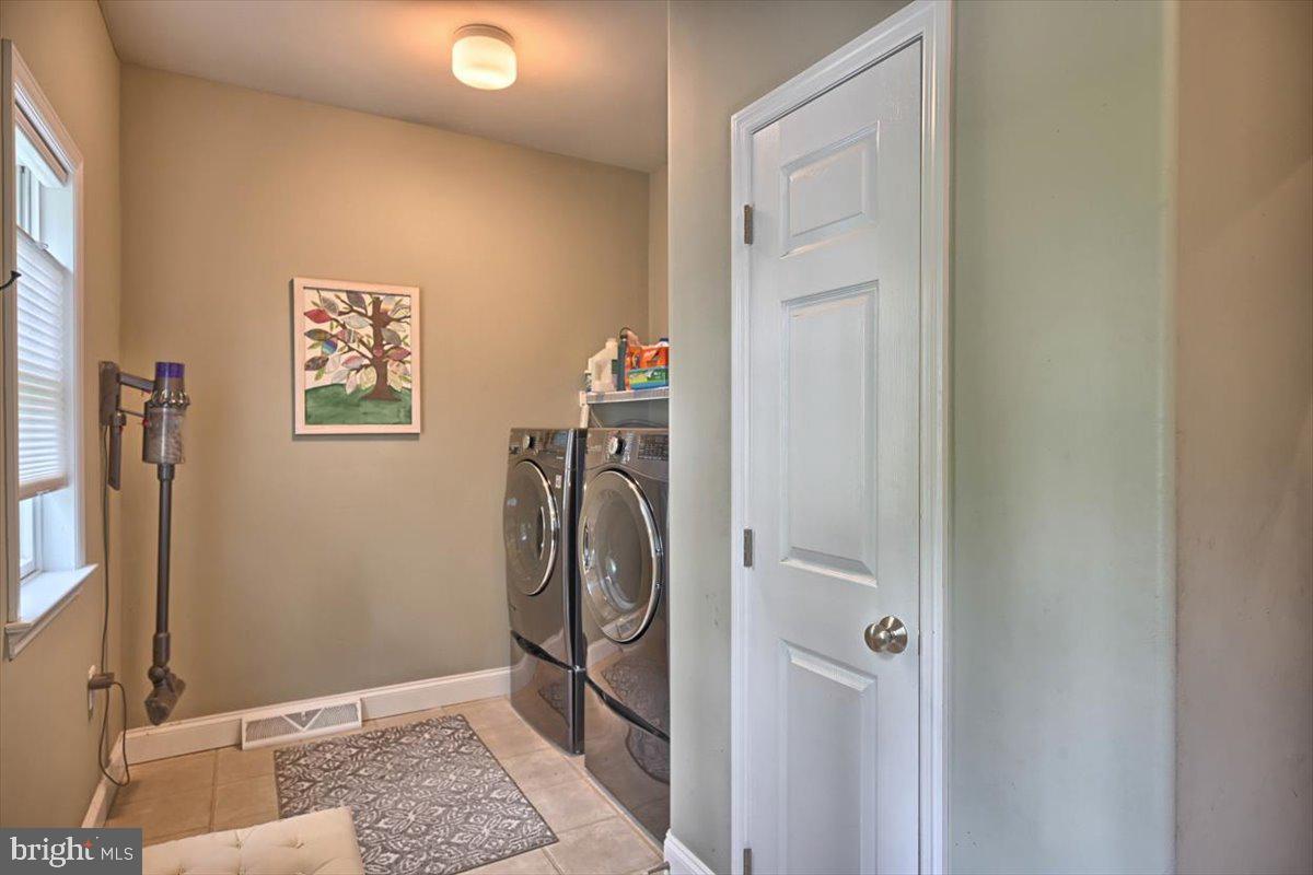 1616 Butter Road Lancaster, PA 17601 - Photo 26 of 66 First floor laundry/mud room