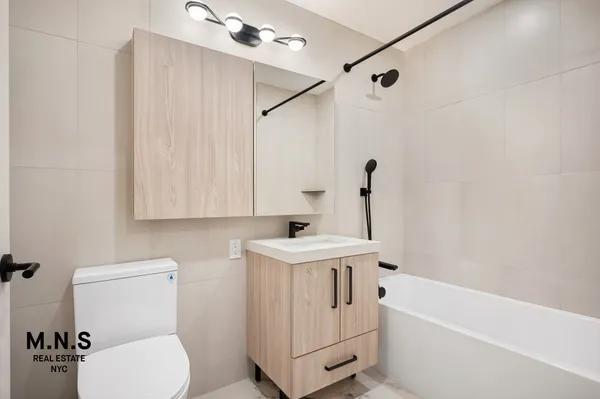 $4,274 | 65 Dupont Street, Unit 340 | Greenpoint