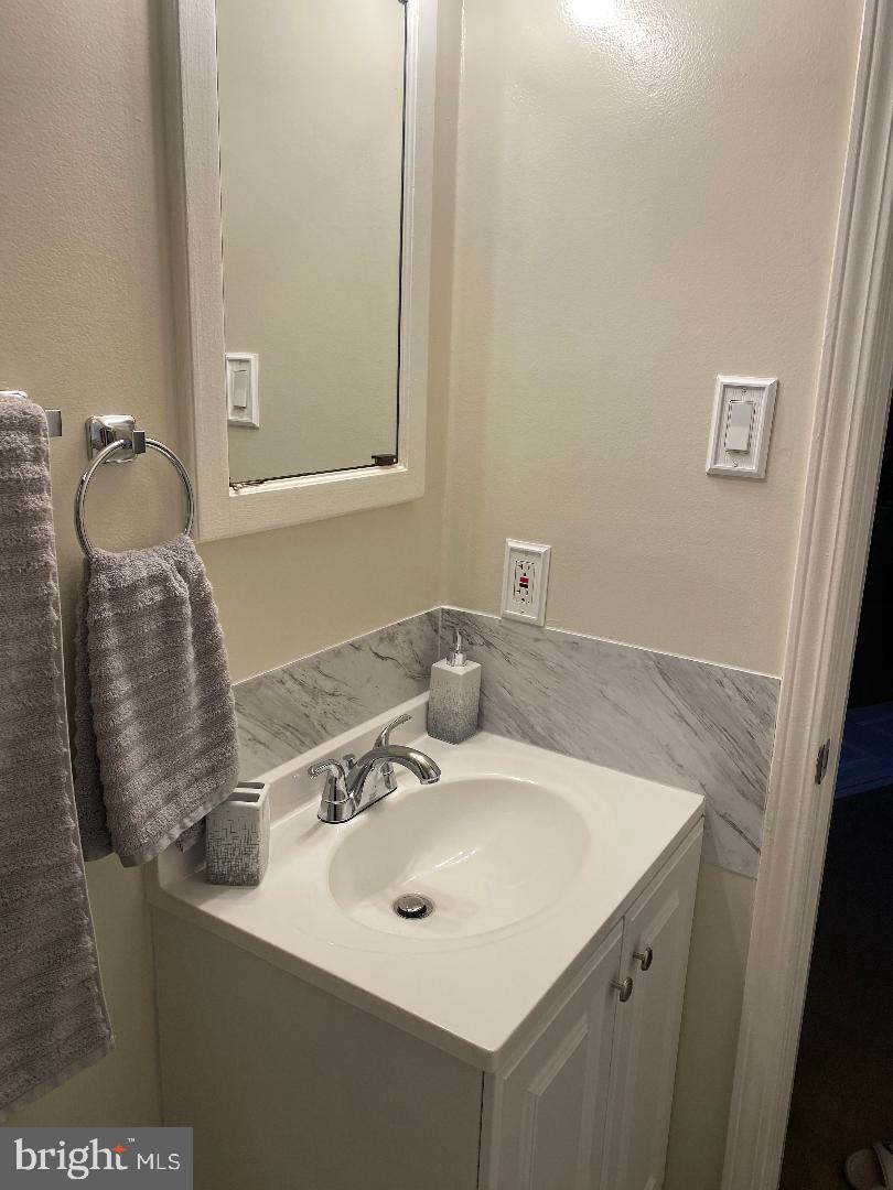 12239 Brandywine Road Brandywine, MD 20613 - Photo 7 of 25 Bathroom