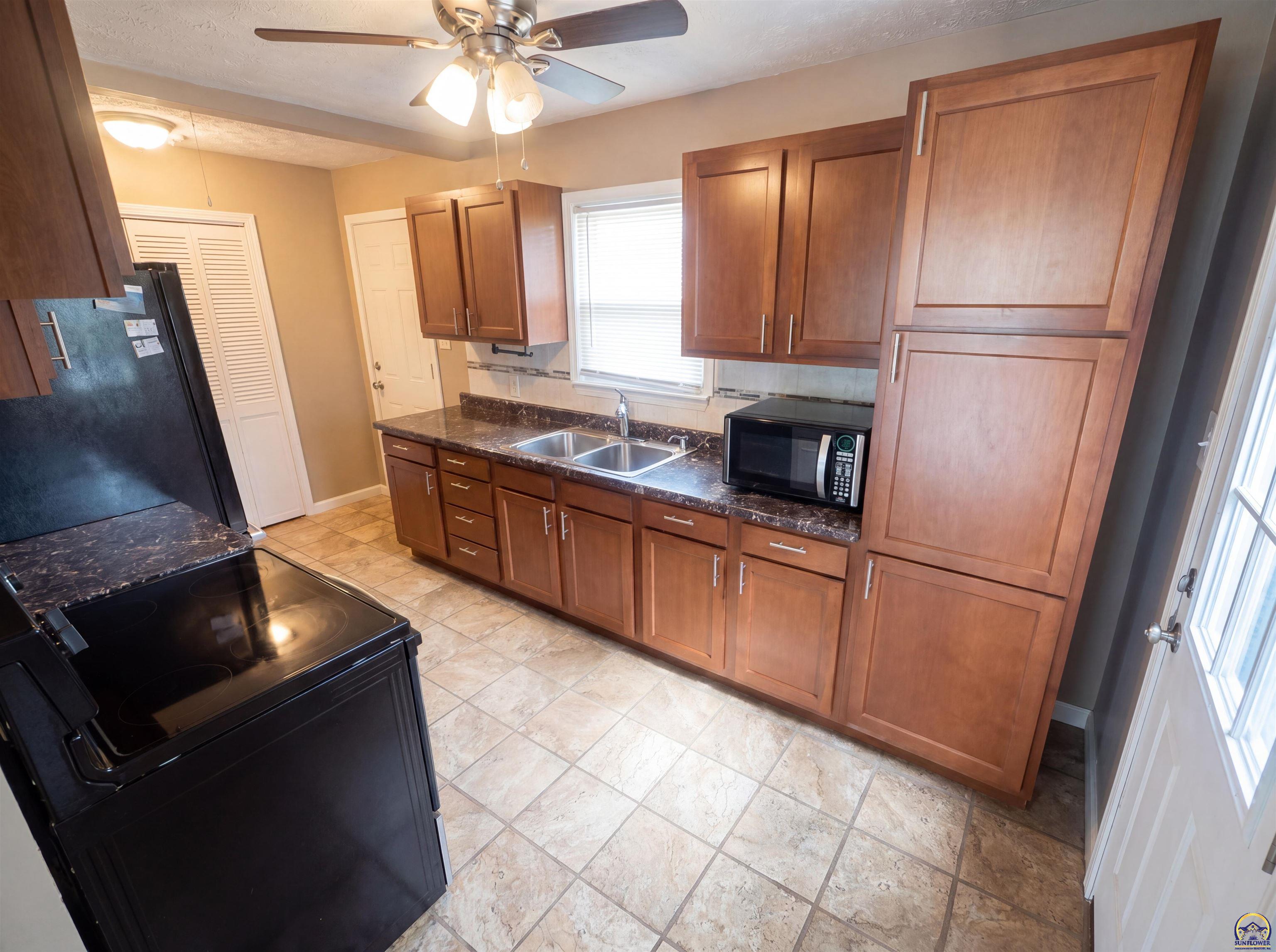 5618 Southwest 14th Street Topeka, KS 66604 - Photo 2 of 15