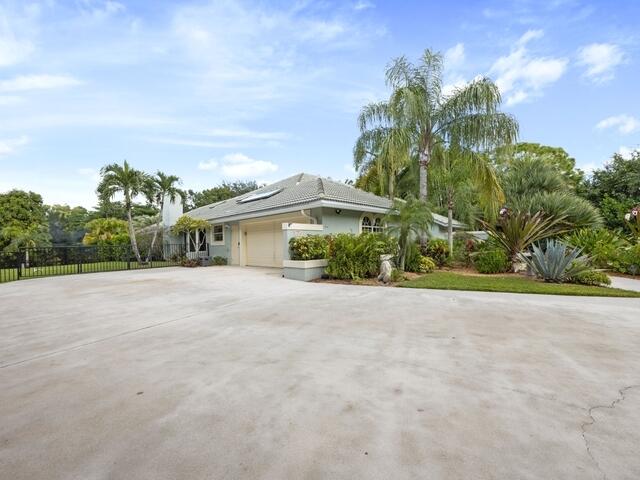 14767 Halter Road Wellington, FL 33414 - Photo 23 of 46 Garage