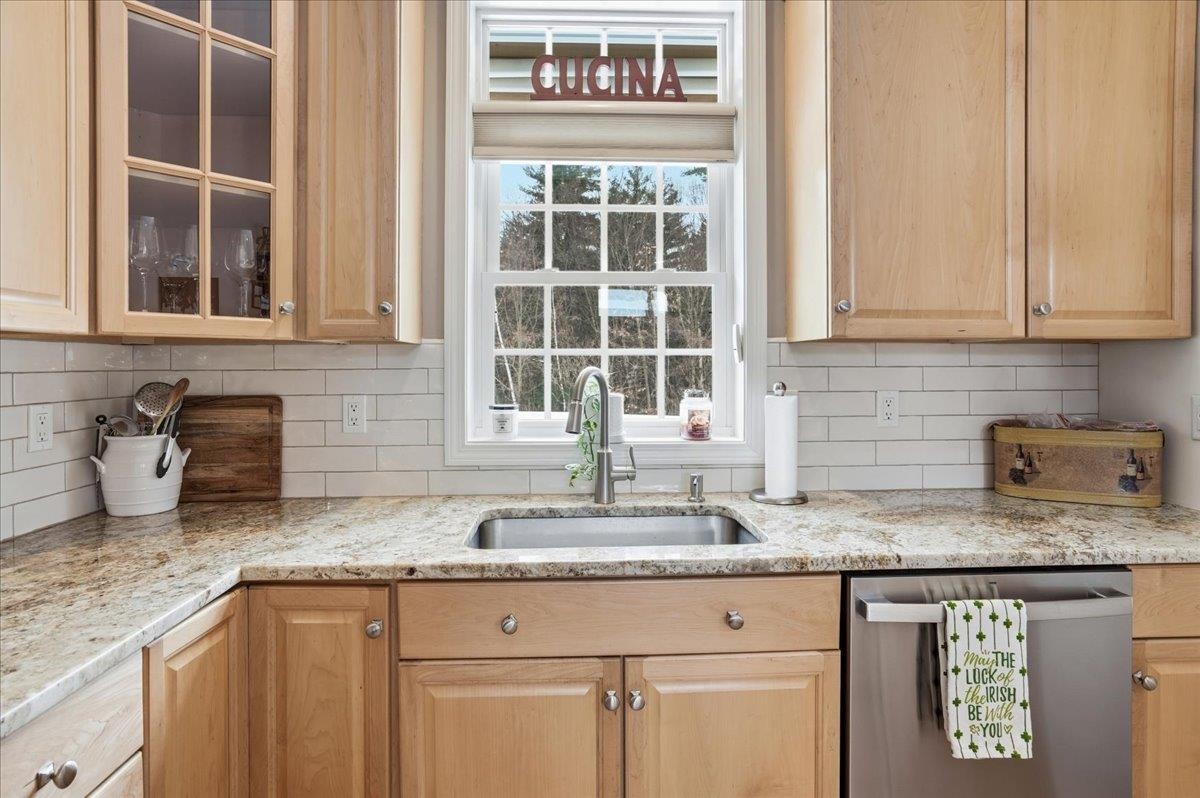 74 Old Stage Road Litchfield, NH 03052 - Photo 20 of 43