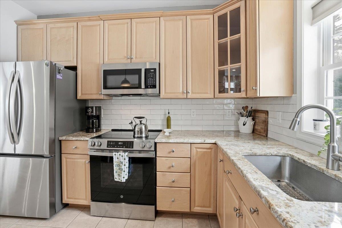 74 Old Stage Road Litchfield, NH 03052 - Photo 23 of 43