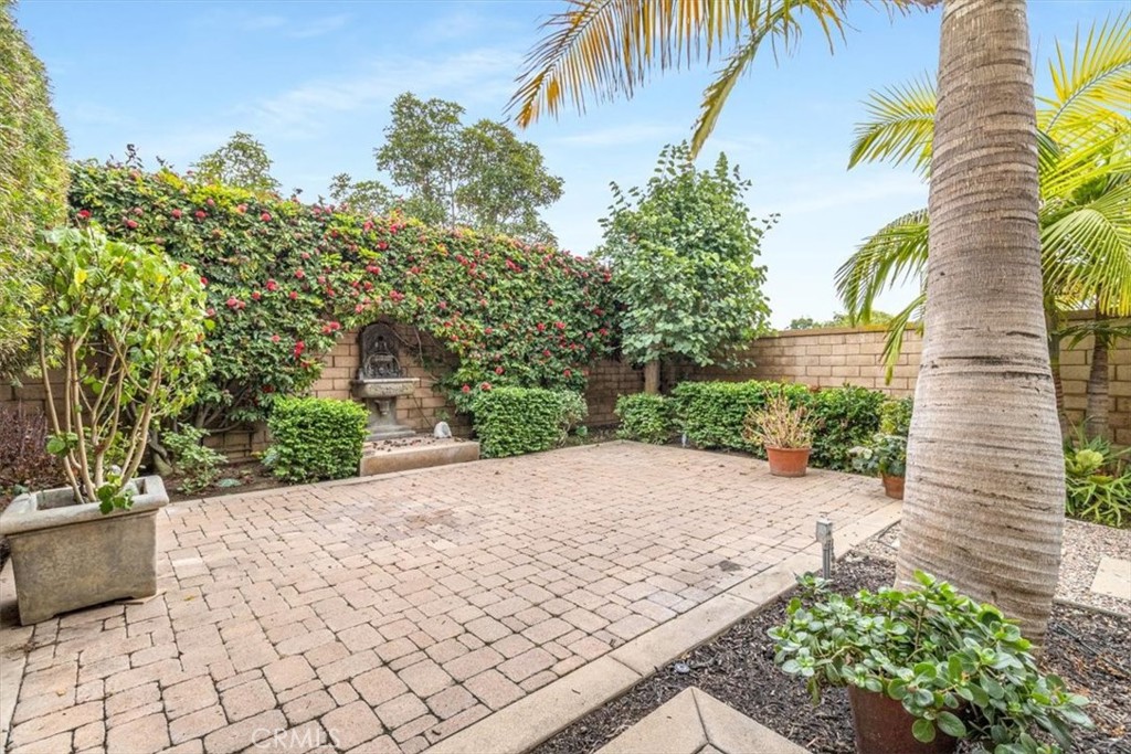 19266 Scripts Court Huntington Beach, CA 92648 - Photo 33 of 47 a view of a backyard