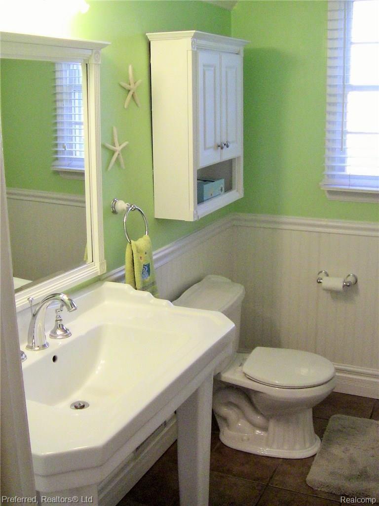 409 Buckingham Road Canton, MI 48188 - Photo 31 of 42 42-IMG_4684.JPG