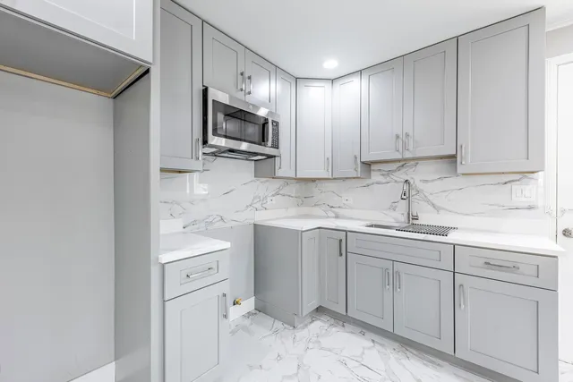 $2,300 | 4677 West 84th Place, Chicago, IL 60652